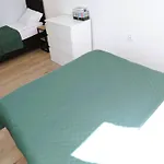 New Homes For 7 People, Нехоже