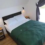 New Homes For 7 People, Нехоже
