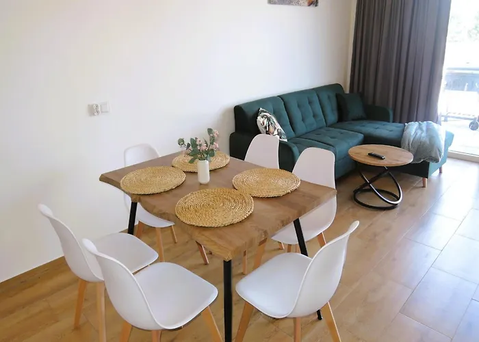 New Homes For 7 People, Casa vacanze